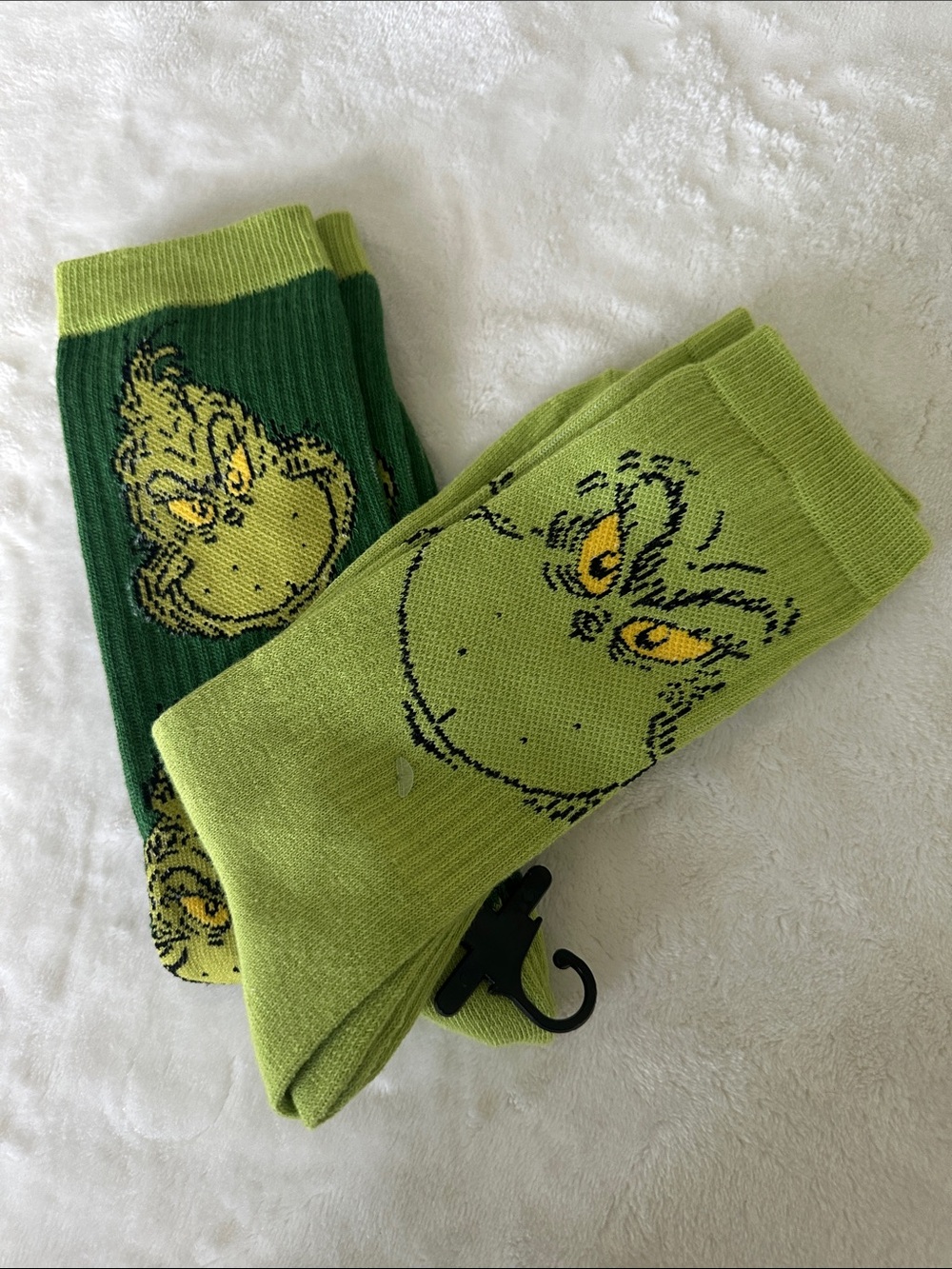 2 pair NWT Grinch Novelty Crew Socks - Green